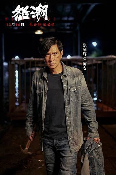 Wolf Hiding - Fotosky - Nick Cheung