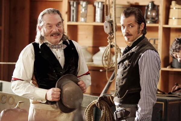 Deadwood - Fůze a kapitál (S02E09) (2005) | Tvůrci | ČSFD.cz