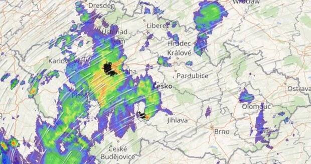 Jarní bouřka dorazila v sobotu odpoledne do Prahy (11.5.2019)