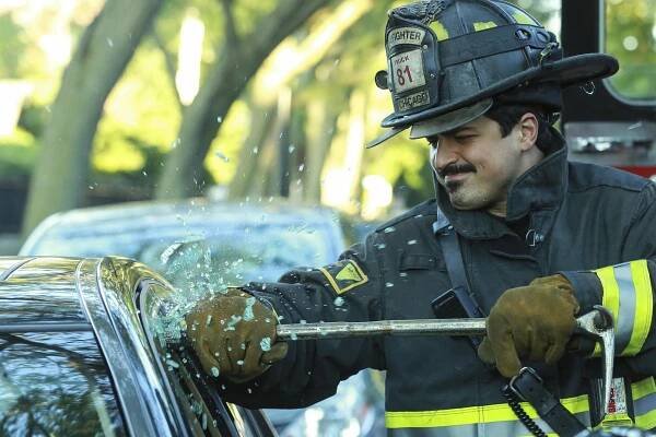 Chicago Fire - Plný dům problémů - Z filmu - Yuriy Sardarov