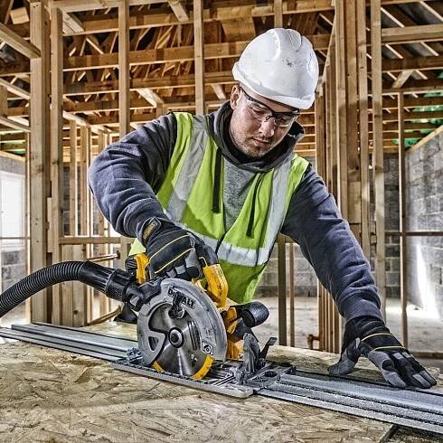 Aku kotoučová pila Dewalt DCS572NT, 18V solo 