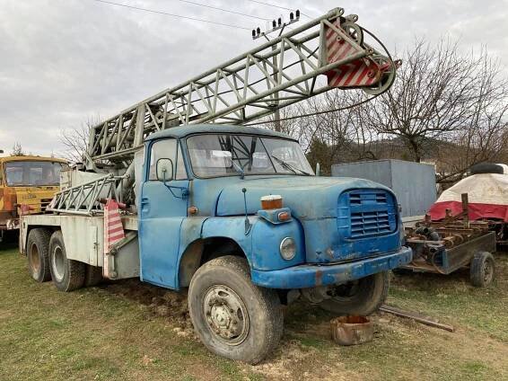 1969 Tatra 138 jeřáb / bagr 11.8 V8 diesel 132.5 kW 720 Nm