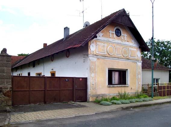 Soubor:Bělušice, Old Farm 2.jpg – Wikipedie