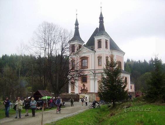 Poutní místo Stará Voda- průčelí kostela sv. Anny a sv.Jakuba-Foto:Ulrych Mir.