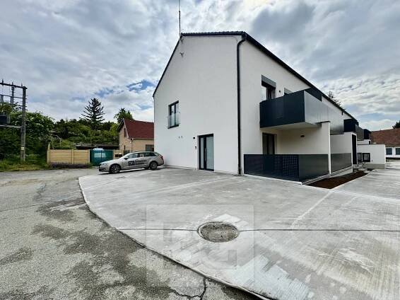 Pronájem ordinace, kanceláře, fyzio ordinace, 16 m² - Střelice – Bohemian Estates