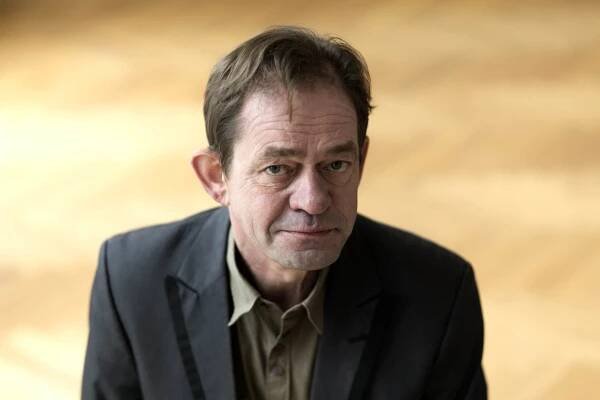 Agentur Danilow › Henning Peker