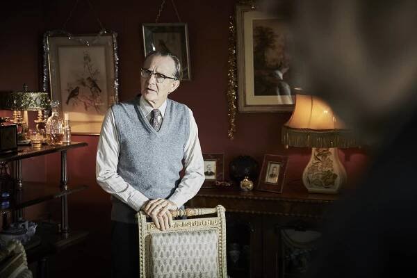 Endeavour - Zenana - Z filmu - Anton Lesser