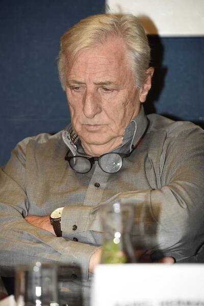 Karel Heřmánek po 30 letech končí s vedením svého divadla. Víme, proč a komu funkci předá