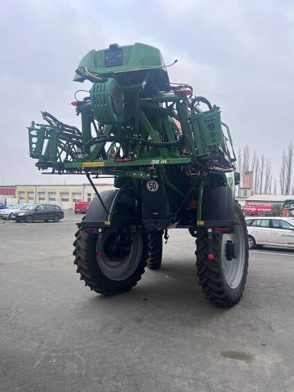 Lužanská zemědělská si pořídila samochodný postřikovač | Agrofert