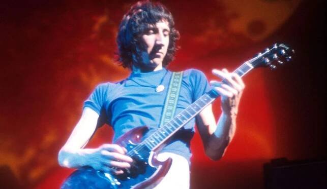 Pete Townshend plays a Gibson SG Special onstage in 1971.