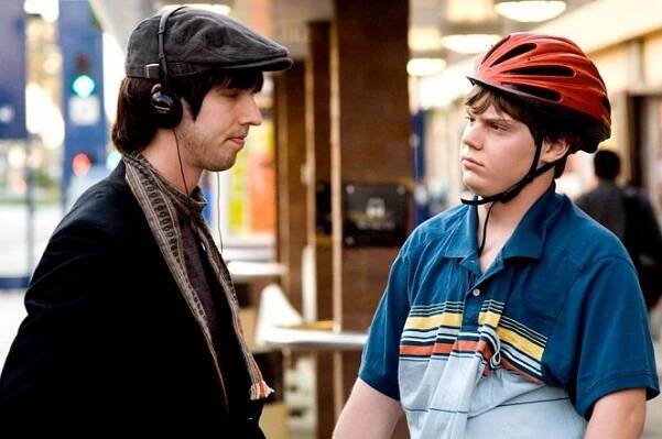 Maminčin mazánek - Z filmu - Jon Heder, Evan Peters