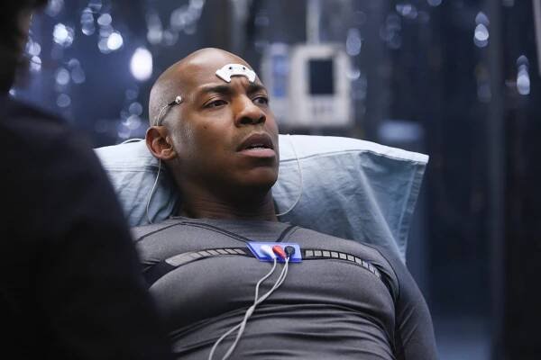 Exclusive 'Supergirl' clip reveals James' sizzling new power
