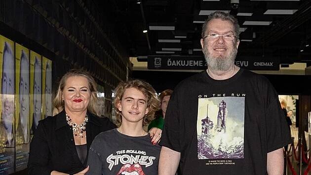 Vanda Wolfová, Richard Müller a jejich syn Markus v Bratislavě (8. dubna 2024)