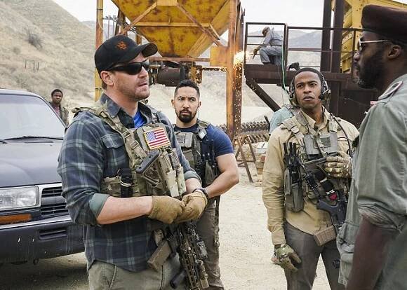 Tým SEAL - Rearview Mirror - Z filmu - David Boreanaz, Neil Brown Jr., Mike Wade