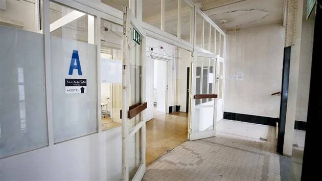 Provozovatelé hostelu Franz Kafka Špitál v Brně věří, že nabízejí unikátní zážitek za příznivou cenu. Ubytování pro dva stojí i se snídaní do 600 korun.