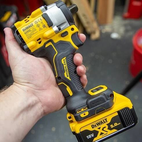 DeWALT DCF922P2T aku rázový utahovák 1/2" 406Nm 18V 5,0Ah - Nářadí Potač