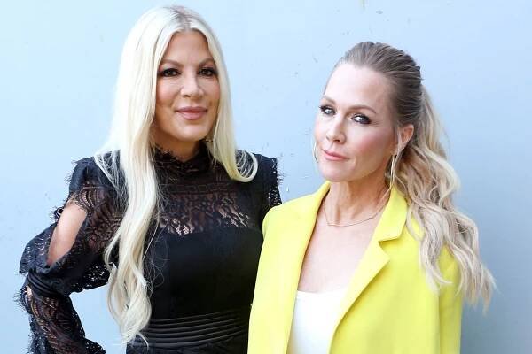 90210 Costars Tori Spelling and Jennie Garth Revisit Beach House Property Where They Filmed