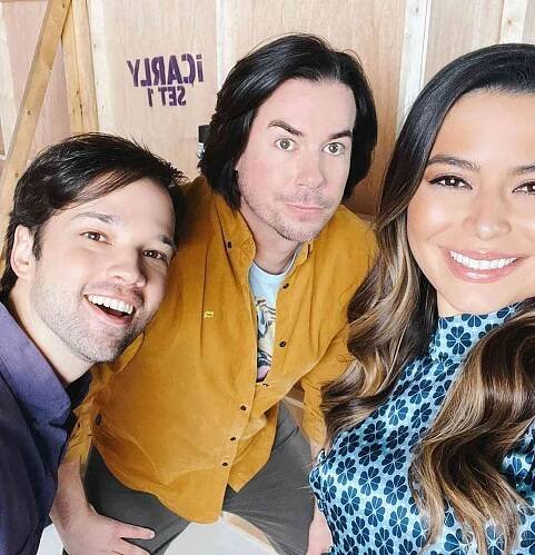 Miranda Cosgrove Reunites with Nathan Kress and Jerry Trainor on 'iCarly' Revival Set: 'My People'