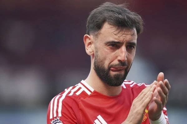 Bruno Fernandes trikrát odmietol opustiť Manchester United