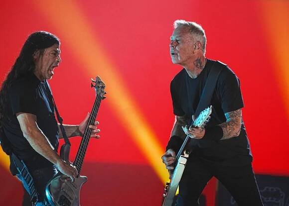 Robert Trujillo and James Hetfield