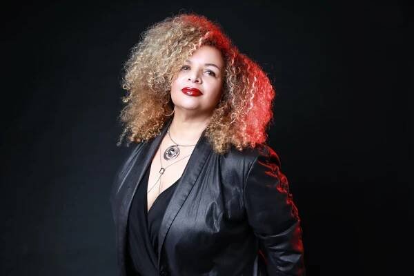 Davina Robinson | The Only American Powerhouse Blues Queen in Japan - GALLERY