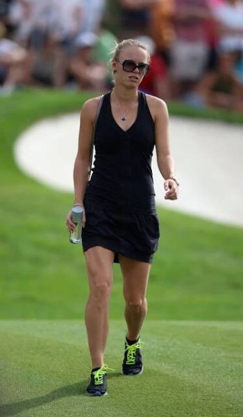 FOTO McIlroy vyhrál poslední turnaj. Wozniacká ho hlídala