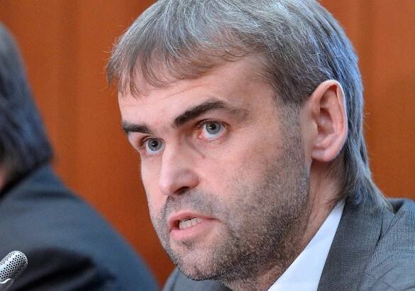 Metanoloví bossové u sebe měli při zatčení miliony korun