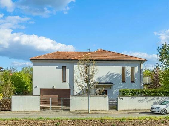 Exkluzivní vila 5+1, 348 m2, bazén, sauna, pozemek 996 m2, Statenický Mlýn, Statenice Praha-západ | Reality.iDNES.cz 