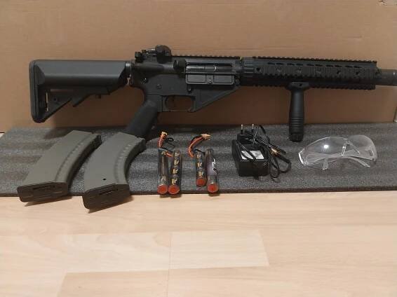 Airsoft Aeg mutant AR15 + baterie a zásobníky