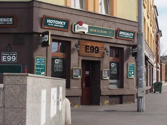 Je to tu už pro ostudu. Ikonická ulice Stodolní zpustla