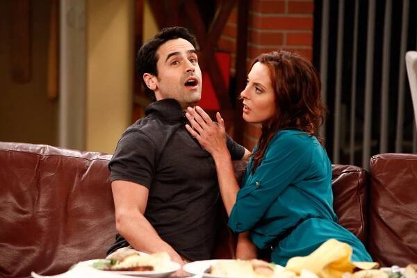 Jesse Bradford, Eva Amurri Martino - Guys with Kids - Chris' New Girlfriend - Z filmu
