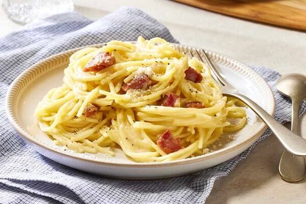 5 Ingredients and 25 Minutes Are All You Need for This Creamy Carbonara