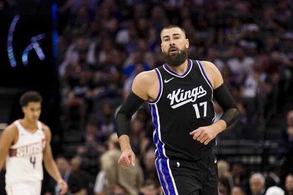 Former Sacramento Kings center Jonas Valanciunas (17) runs down the court during the fourth quarter against the Phoenix Suns at Golden 1 Center. Mandatory Credit: John Hefti-Imagn Images - Source: Imagn