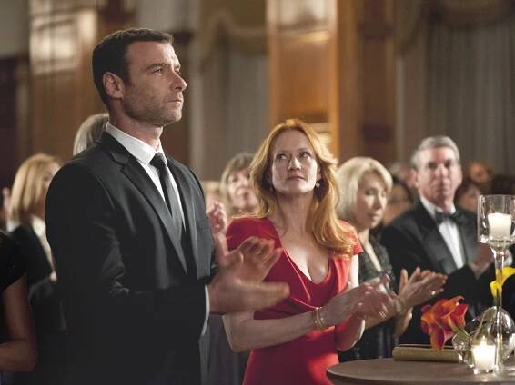 Ray Donovan - Zatřes zadkem - Z filmu - Liev Schreiber, Paula Malcomson