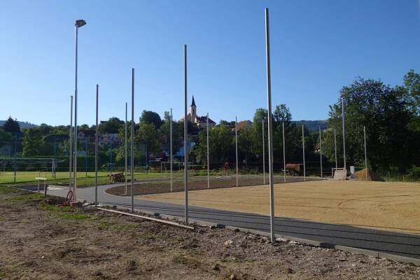 Stavba víceúčelového hřiště - Oficiální stránky obce Nedašov