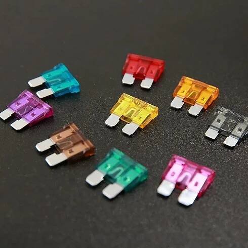 50ks auto pojistky 3A, 5A, 7,5A, 10A, 15A, 20A, 25A, 30A, 35A, 40A | Aukro