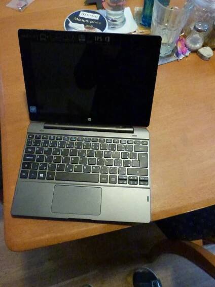 Acer Switch One 10 - 2v1 - Intel Atom, 2GB RAM, 64BG + 500GB, WIN 10 - Počítače a hry