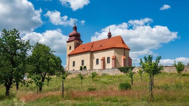 Kostel sv. Martina na hřbitově v obci Čáslavice