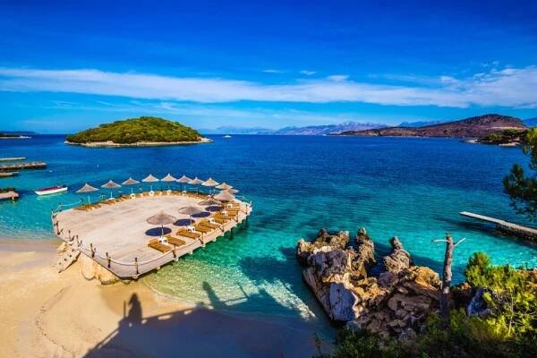 Albánie Prázdná pláž Ksamil - Butrint NP