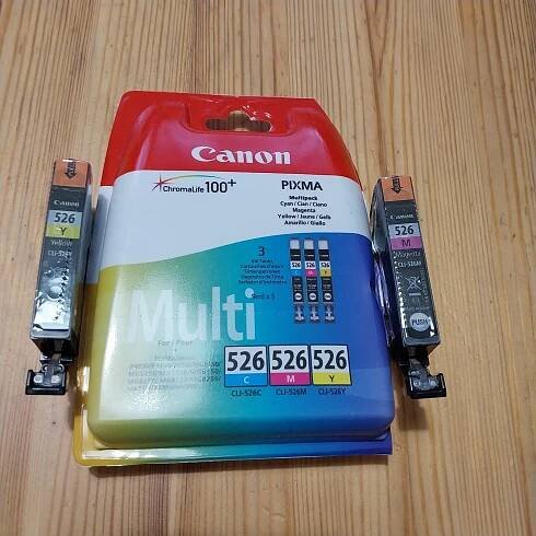 Originální inkoustové náplně Canon CLI-526Y a CLI-526M - Tiskárny, příslušenství