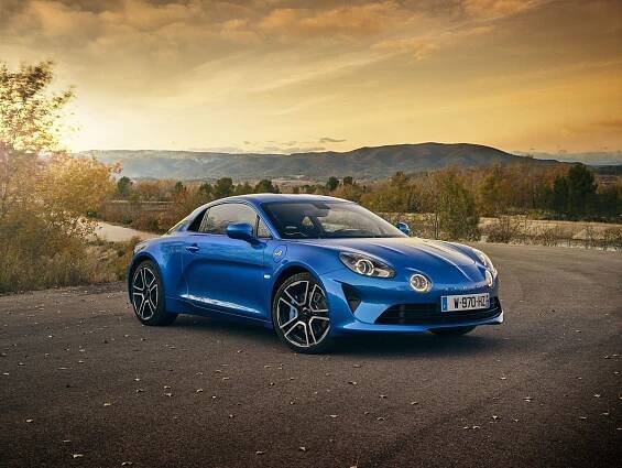 Galerie - Alpine A110 na nádherných fotkách. Jezdí bokem na okruhu ve Francii - AutoRevue.cz