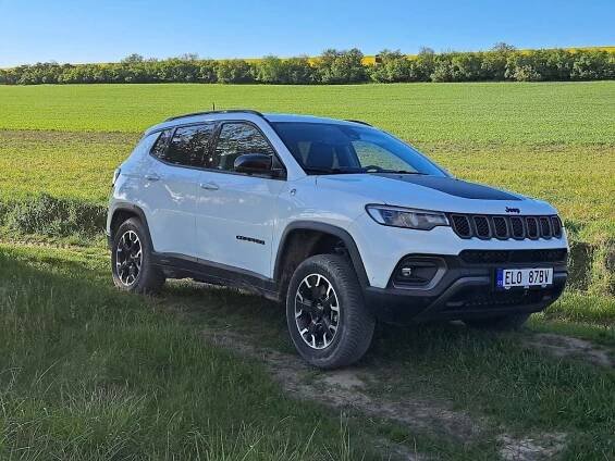 Jeep Compass 4xe Trailhawk je skvělé terénní SUV, dokud ho nezapomenete nabít | Recenze & testy | Autíčkář.cz