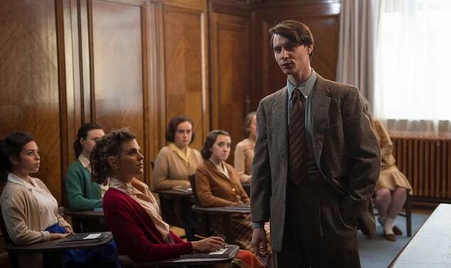 Morgane Polanski, Harry Lloyd - Žena - Z filmu