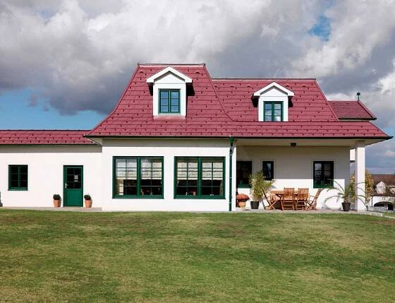 Falcovaná šindel, povrch stucco, Tmavě červená P.10