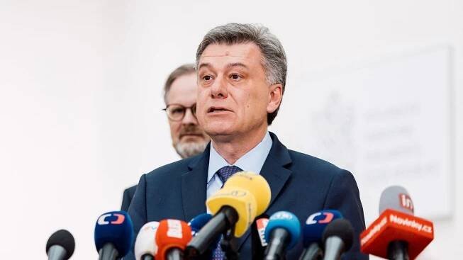 Hádka o bitcoiny: Blažek v tom nejel sám, tvrdí Malá. Opozice chce konec celé vlády