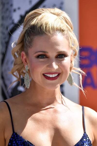 Katherine Bailess Wiki, Age, Bio, Husband, Movies, Net Worth, Instagram