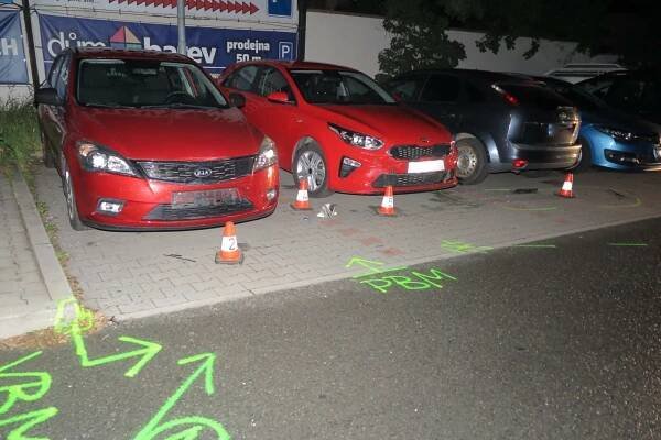 Opilý řidič naboural v Kroměříži několik zaparkovaných aut. Nadýchal skoro tři promile - ZLIN.CZ