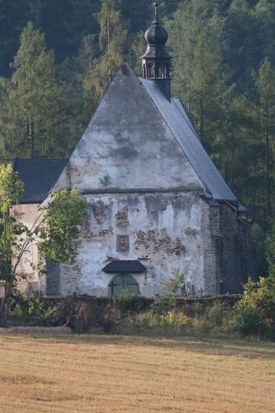 DESTINACE POŠUMAVÍ | Velhartice - kostel sv. Máří Magdalény