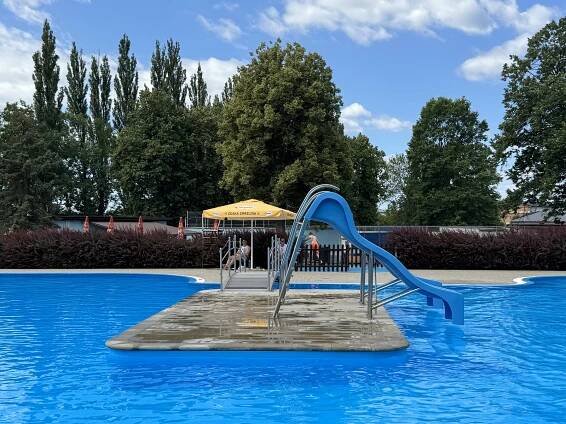 Parádní koupaliště na Olomoucku za pár korun. Kde a za kolik se teď osvěžíte