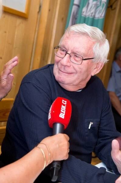 Oslava 80. narozenin Krampola: Zvláštní ohoz manželky, Belmondo od exmanželky a radost z Harapese!